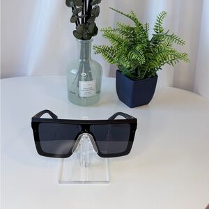Modern Flat-Top Shield Sunglasses in Black